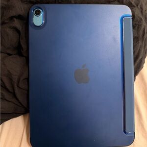 Apple iPad 10th Generation 64GB Blue + Case